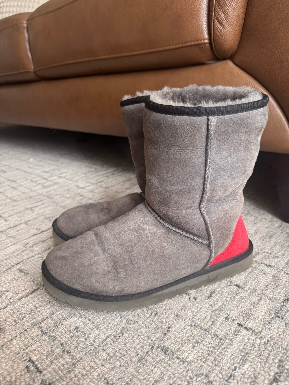 Ugg Classic Boots in gray/red size 9